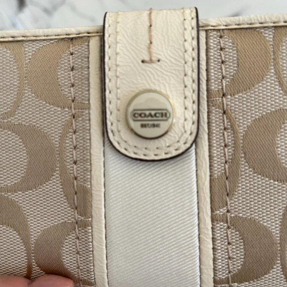 Coach Wallet - Monogram with White Leather - New With Tags - Picture 6 of 11